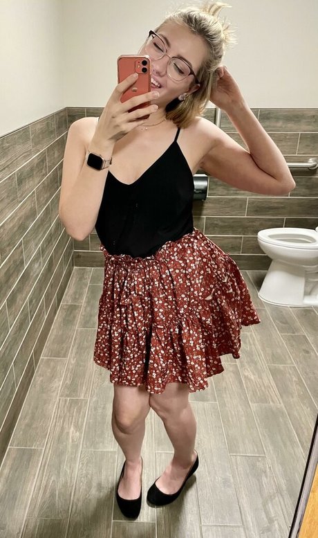 LilMisssIris onlyfans leaked dirtyship