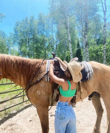 Julia Katelyn Ernst naked onlyfans pics