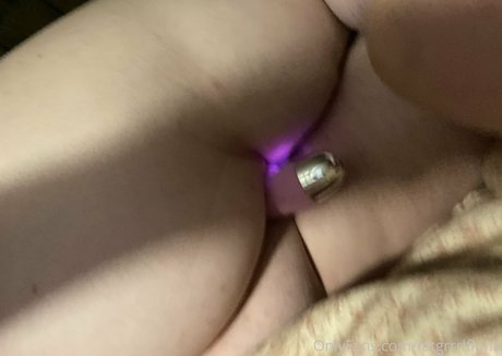 fatgrrrlfiona onlyfans strip