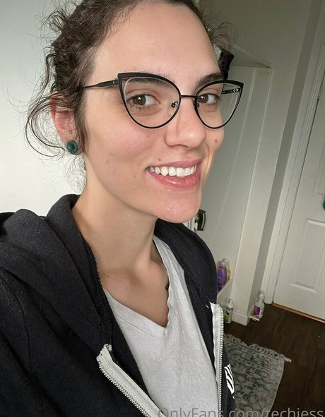 techjess topless onlyfans