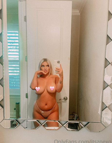 itszoexo onlyfans nudes leaks