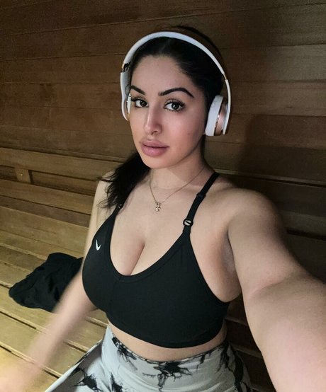 soir ellehcim strip onlyfans