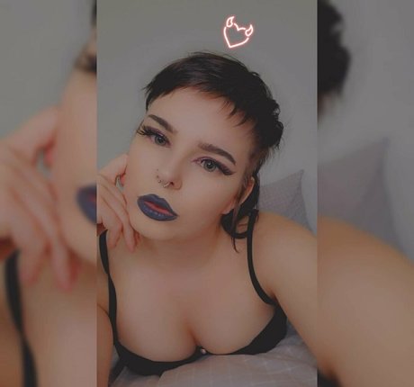 mini mando is on onlyfans