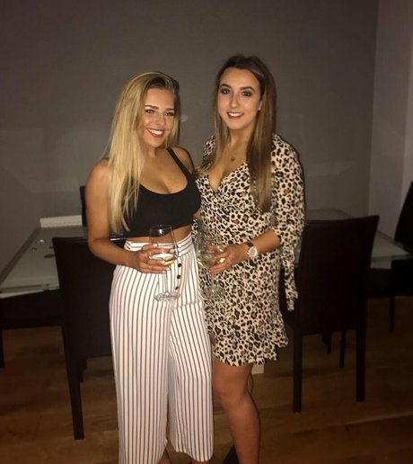 Chloe Ilsley onlyfans topless