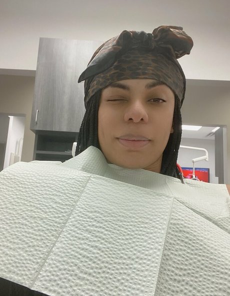 sashastrokes is on onlyfans