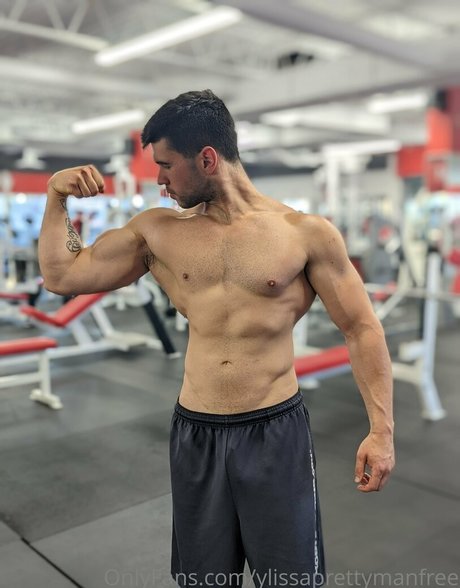 ylissaprettymanfree onlyfans leaked tits