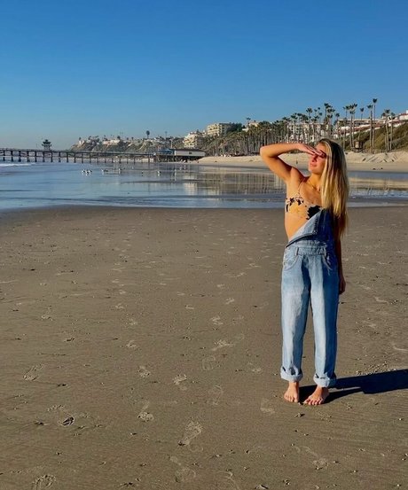 Kaitlin Yamano onlyfans model photos