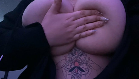 yourfavbustybrat onlyfans nudes