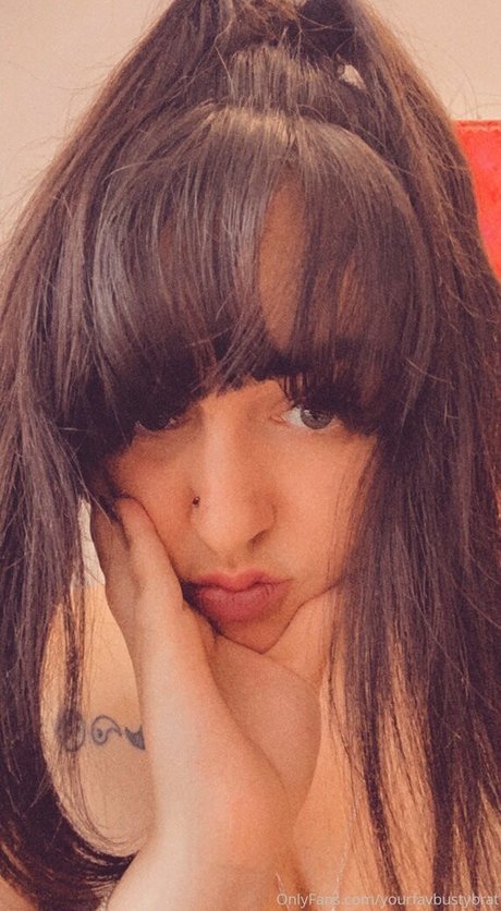 yourfavbustybrat onlyfans photos