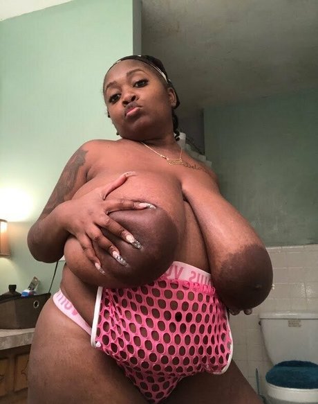 famousstarkmarie onlyfans nude