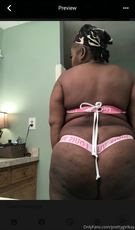 famousstarkmarie onlyfans topless