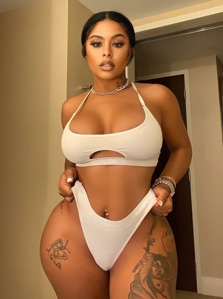 Alexisskyy onlyfans post