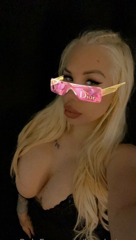 Kyra Hot onlyfans leaks.