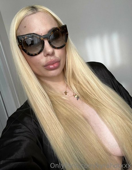 Kyra Hot onlyfans leaka