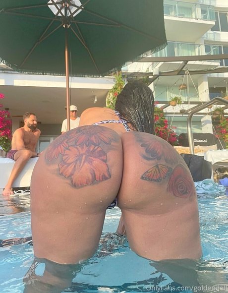 goldendoll onlyfans topless