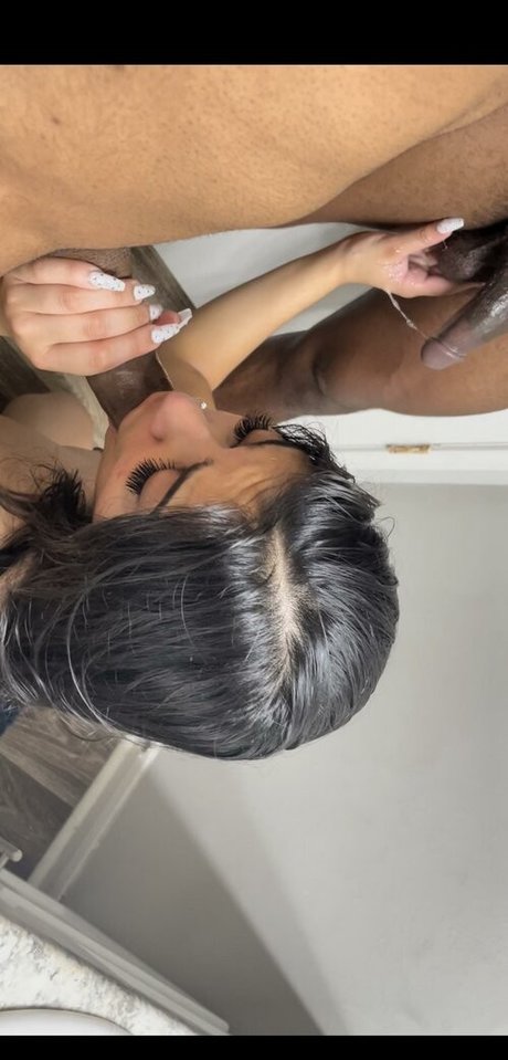 Money Green Zo onlyfans public photos