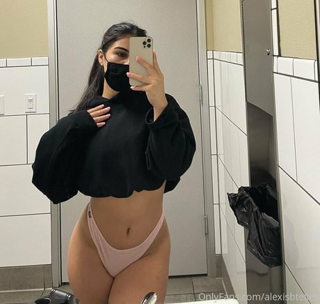 alexistelles onlyfans ass