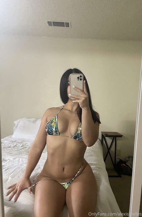 alexistelles onlyfans nude