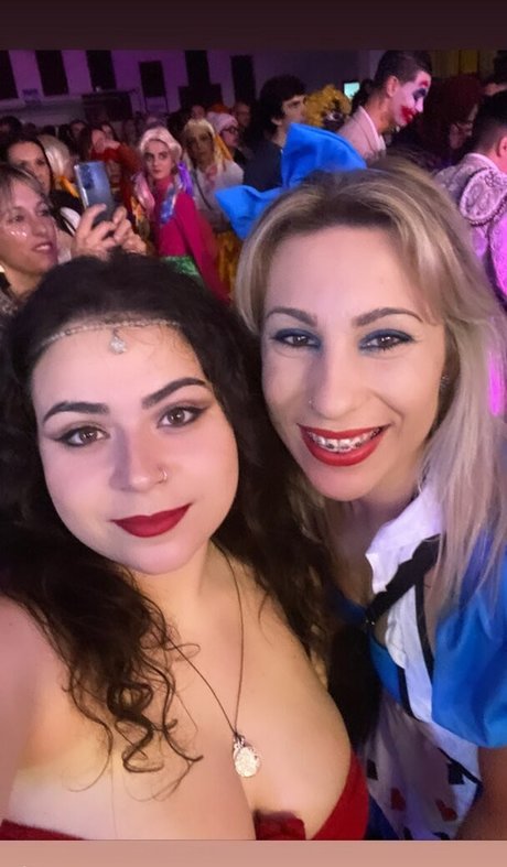 sabrinacadete98 onlyfans strip tease