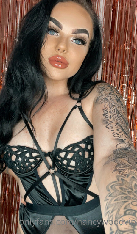 nancywood2 onlyfans model images