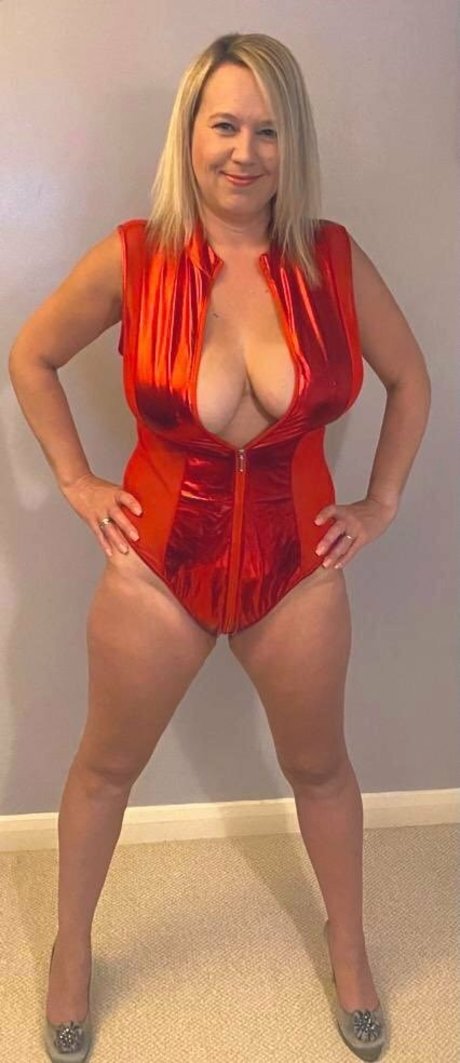 Mrs Hotwife onlyfans model images