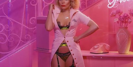 Paloma Faith onlyfans strip tease