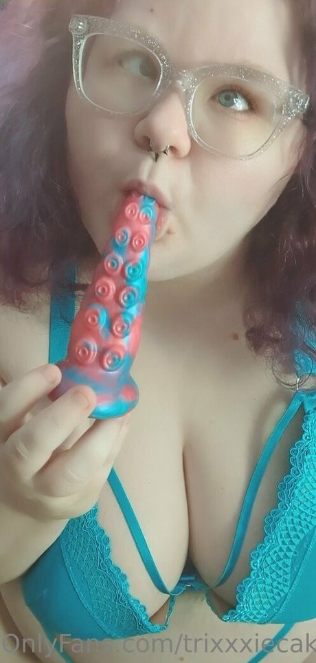 trixxxiecake free only fans