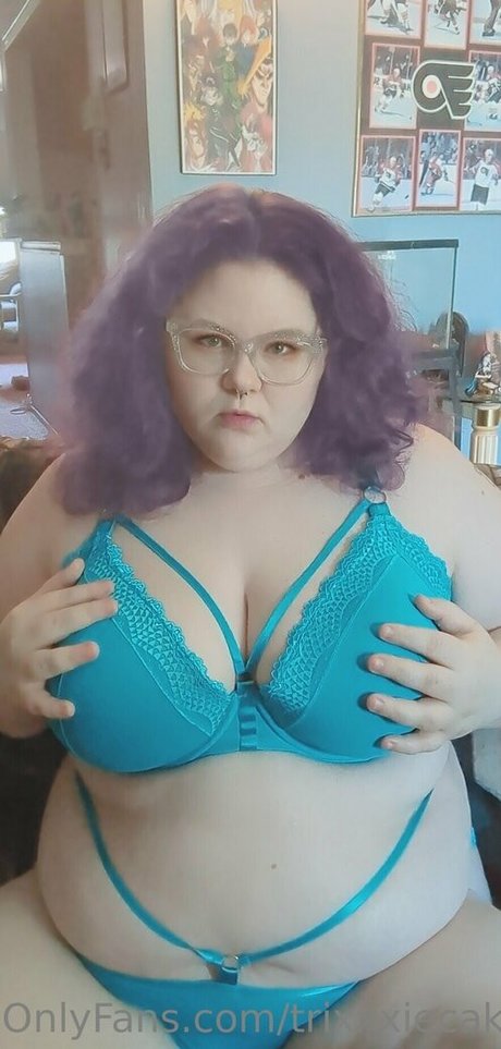 trixxxiecake onlyfans strip tease