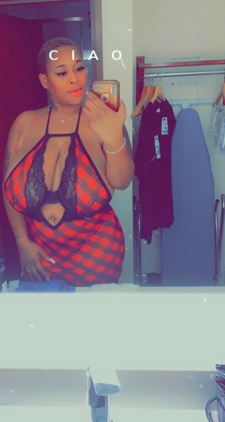 ChellMzDonald onlyfans naked pics