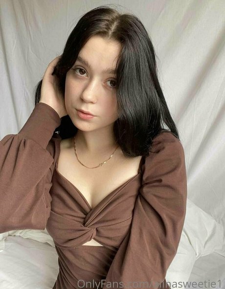 alinasweetie1 onlyfans nudes porn