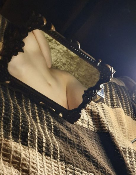 Isobel s Adventures nude leaks onlyfans