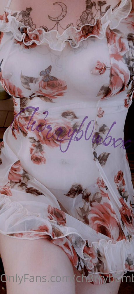 ch3rryb0mbxx onlyfans explicit content