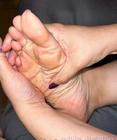 whitebxtch27 only fans nude