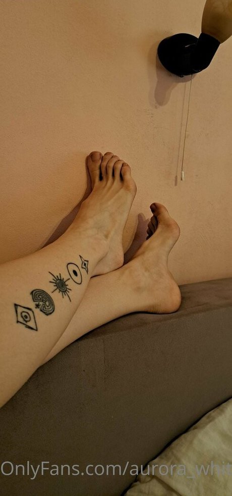 aurora whitewhale onlyfans model photo