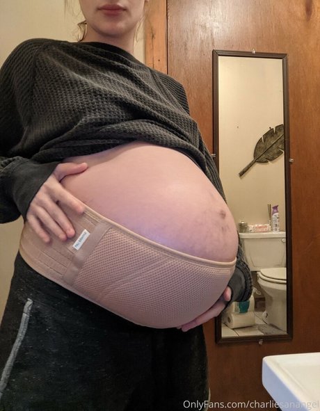 charliesanangel onlyfans leak ass