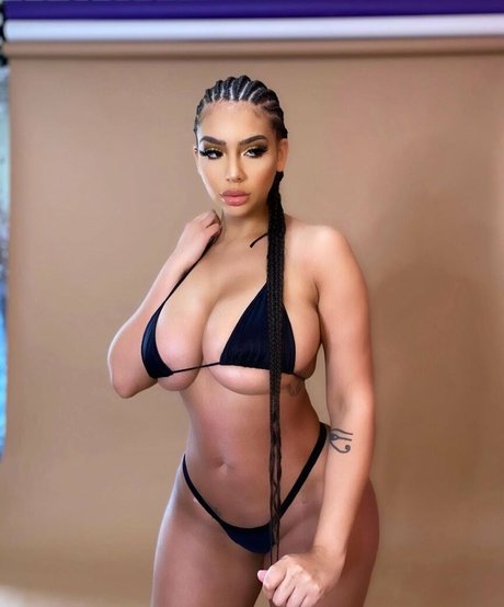 Annamariesarai on onlyfans