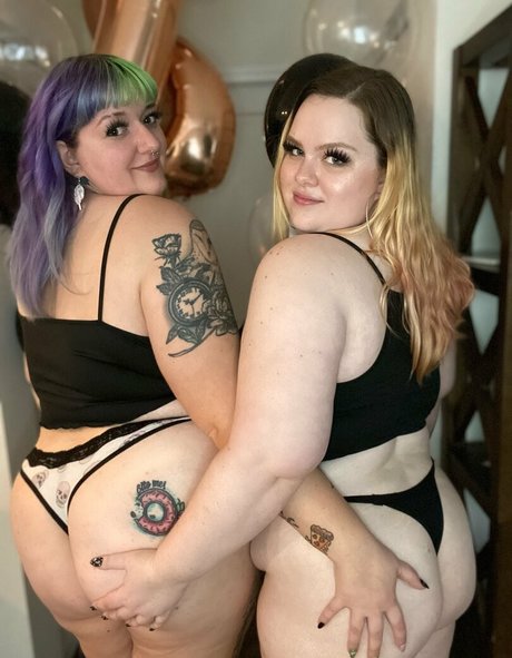 laylaluckie24 onlyfans strip tease