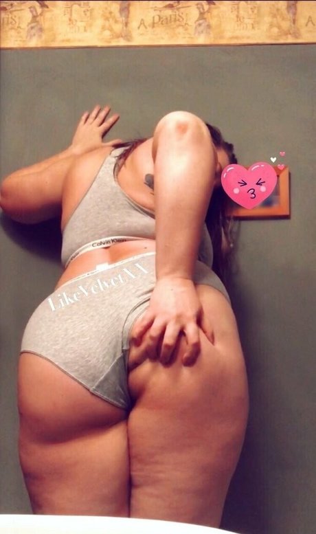 redvelvetxx naked on onlyfans