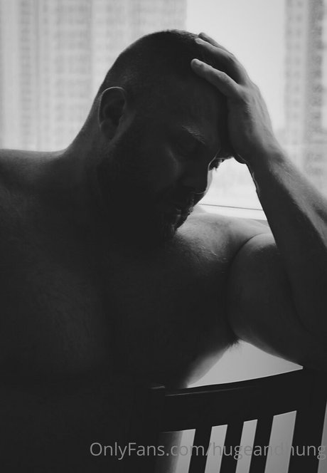 hugeandhung nudes only fans