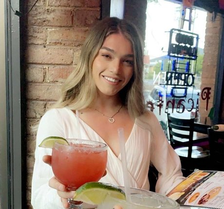 arielllll onlyfans desnuda