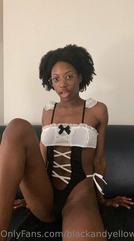 blackandyellownsfw onlyfans nude tits