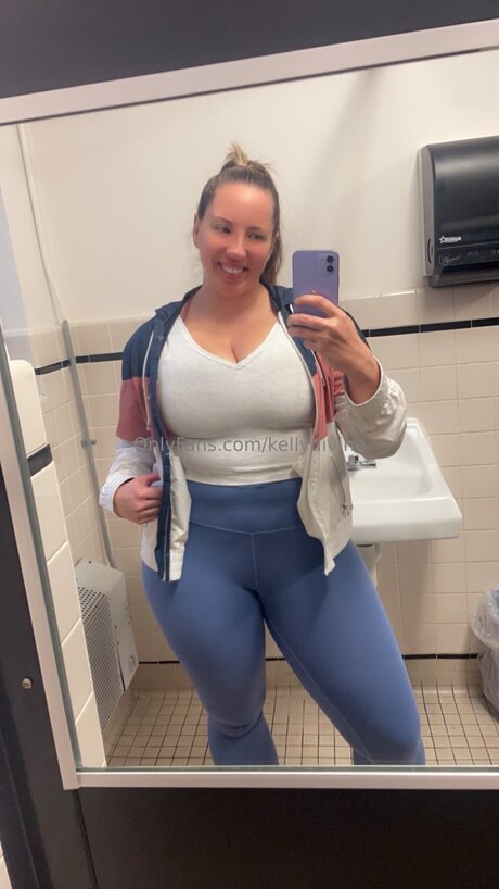 kellydivine Profile pic