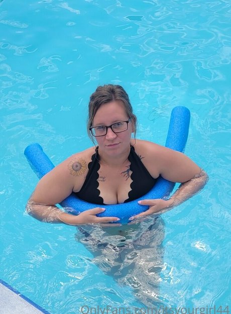 itsyourgirl44 only fans naked