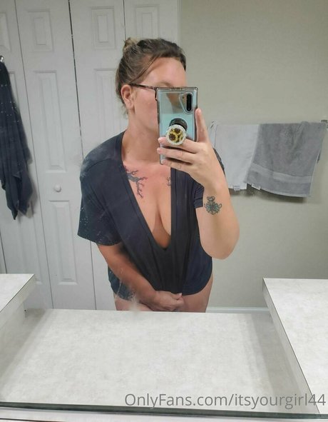 itsyourgirl44 nude onlyfans porn