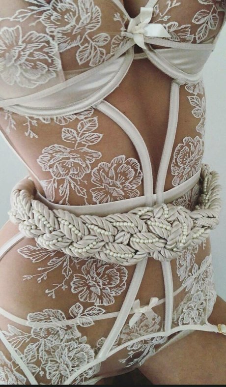 Rosie Roff onlyfans striptease