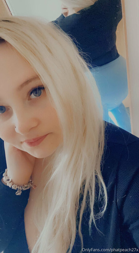 phatpeach27x boobs onlyfans