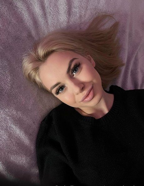 mmelaniee naked onlyfans leak