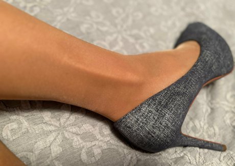 nylon executive feet onlyfans