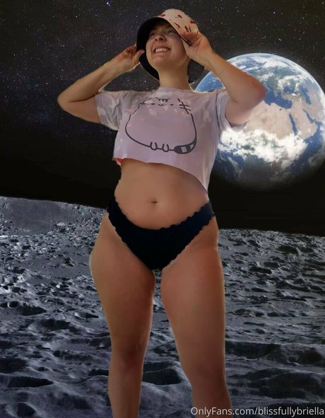 mustbecoralee onlyfans content type