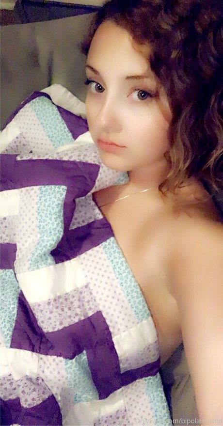 mustbecoralee onlyfans archive